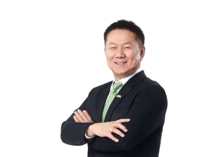คุณสมพล ตรีภพนารถ