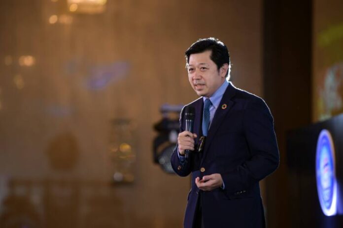 คุณศุภชัย เจียรวนนท์