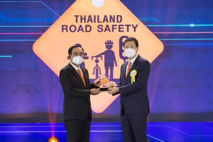 image_1 รับรางวัลนายก