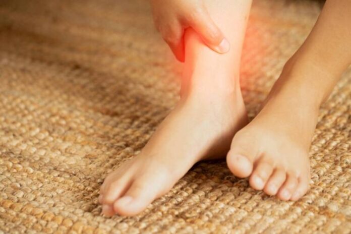 resize-joint-pain-is-one-symptoms-that-can-indicate-many-diseases-including-gout-rheumatoid-arthritis-osteoarthritis