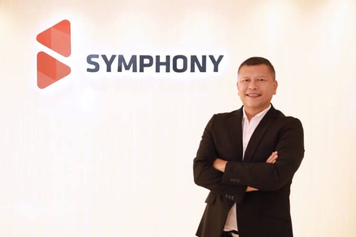 Khun Noppadon Photo_SYMPHONY