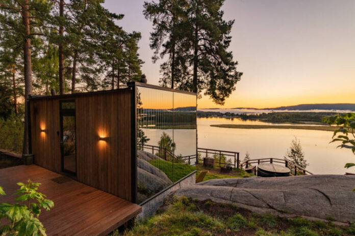 01_The Wonder Inn Mirrored Glass Cabin_h