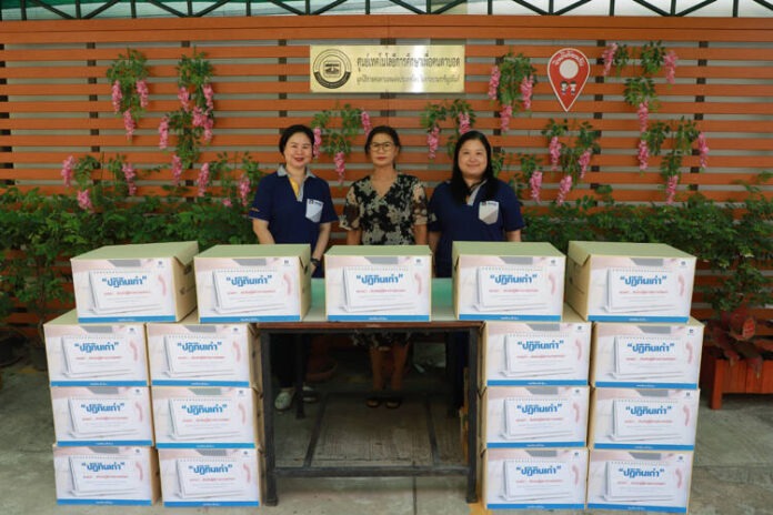 01 วิริยะประกันภัย มอบปฏิทินเก่า