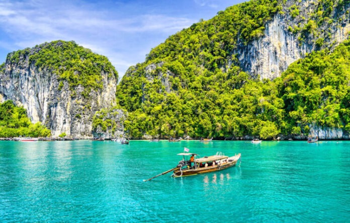 Phuket,Beach,Boat,On,Thailand,Landscape