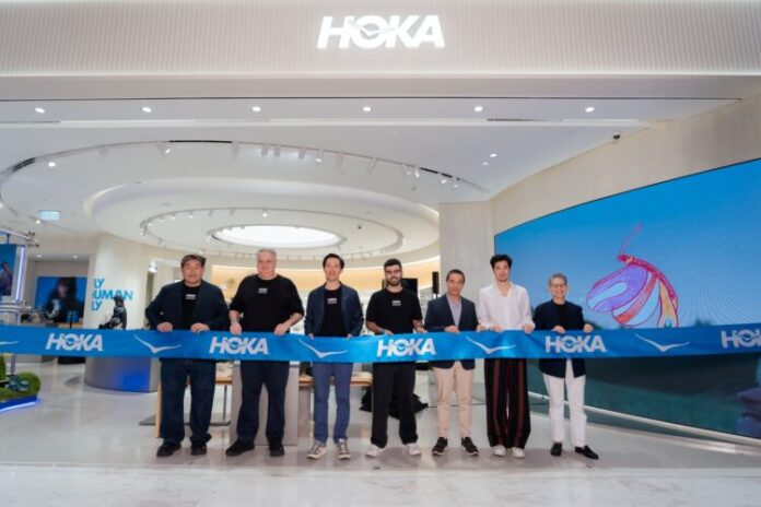 ภาพบรรยากาศพิธีเปิดร้าน HOKA EMQUARTIER_1