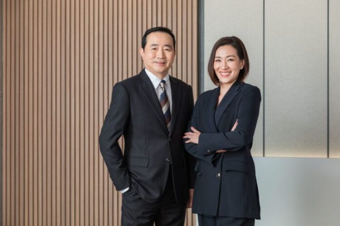 คุณสง่า บุญสงเคราะห์ CEO - คุณศุภรดา โรจน์วัฒนะ CFO MOSHI (1)