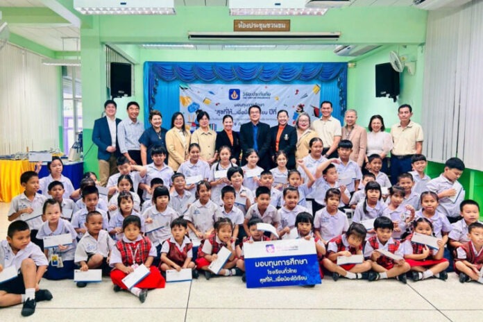 01_มอบทุนภาค 6_วัดเลียบราษฎร์บำรุง