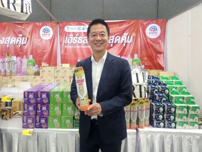 1_นายคุนิฮารุ ซาซากิ ผู้จัดการอาวุโส ฝ่ายการตลาดการค้า บริษัท เอิร์ธ (ประเทศไทย) จำกัด