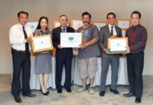 ดิเอมเมอรัลด์ร่วมบริจาคสิ่งของให้มูลนิธิสวนแก้ว