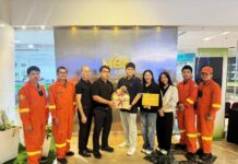 สดุดีฮีโร่สีส้ม! MBK Center รับมอบหนังสือขอบคุณ “Fireman MBK” จิตอาสาผู้ร่วมระงับเพลิงไหม้โรงงานใหญ่