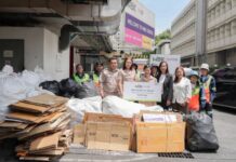 เอ็ม บี เค เซ็นเตอร์ ส่งมอบขยะรีไซเคิลให้กับสำนักงานเขตปทุมวัน ในโครงการ “ขยะสร้างบุญ”