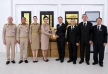 สมาคมวิเทศพาณิชย์ไทย-จีน มอบกระดาษทองย่น ถวายเป็นพระราชกุศลแด่ “สมเด็จพระพันปีหลวง”