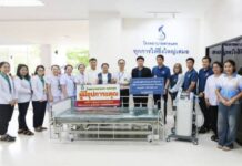 โรงพยาบาลสกลนคร จัดทอดผ้าป่าจีดซื้อเครื่องมือแพทย์ตึกร่มเย็น