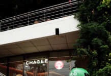 CHAGEE ผนึก GrabFood เปิดตัวแคมเปญเปลี่ยนทุกออร์เดอร์เป็น “เสื้อกันฝน” เติมพลังใจให้พี่คนขับ