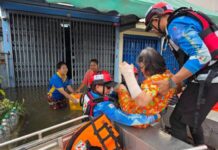 ทีมเรือกู้ภัยเซเว่นฯ ลุยน้ำท่วมอรัญประเทศ เร่งอพยพผู้ป่วย-มอบถุงยังชีพ