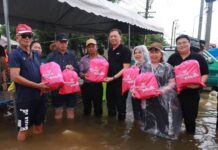 ออมสิน รวมพลังช่วยผู้ประสบภัยน้ำท่วมหลายจังหวัด ส่ง “ถุงออมสินห่วงใย” แล้วกว่า 7,000 ชุด เดินหน้าช่วยต่อเนื่อง