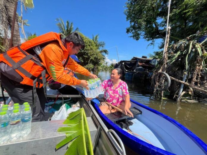 ทีมเรือกู้ภัยเซเว่นฯ ลุยน้ำท่วมฉะเชิงเทร 3